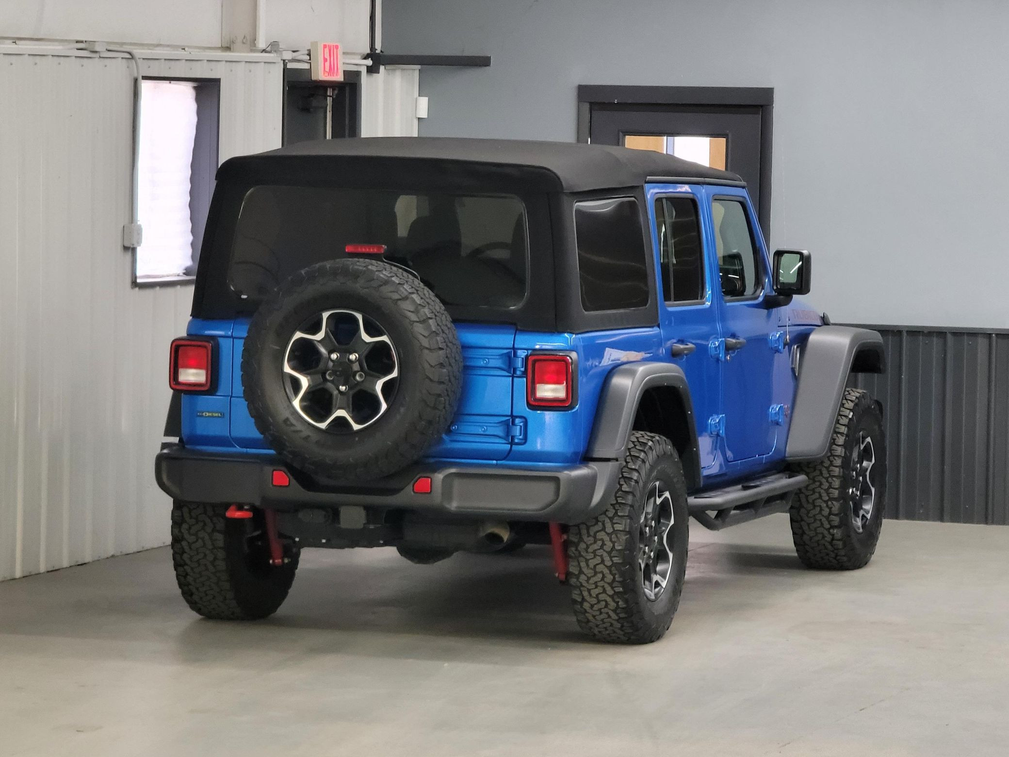 2023 Jeep Wrangler Rubicon - Image 30