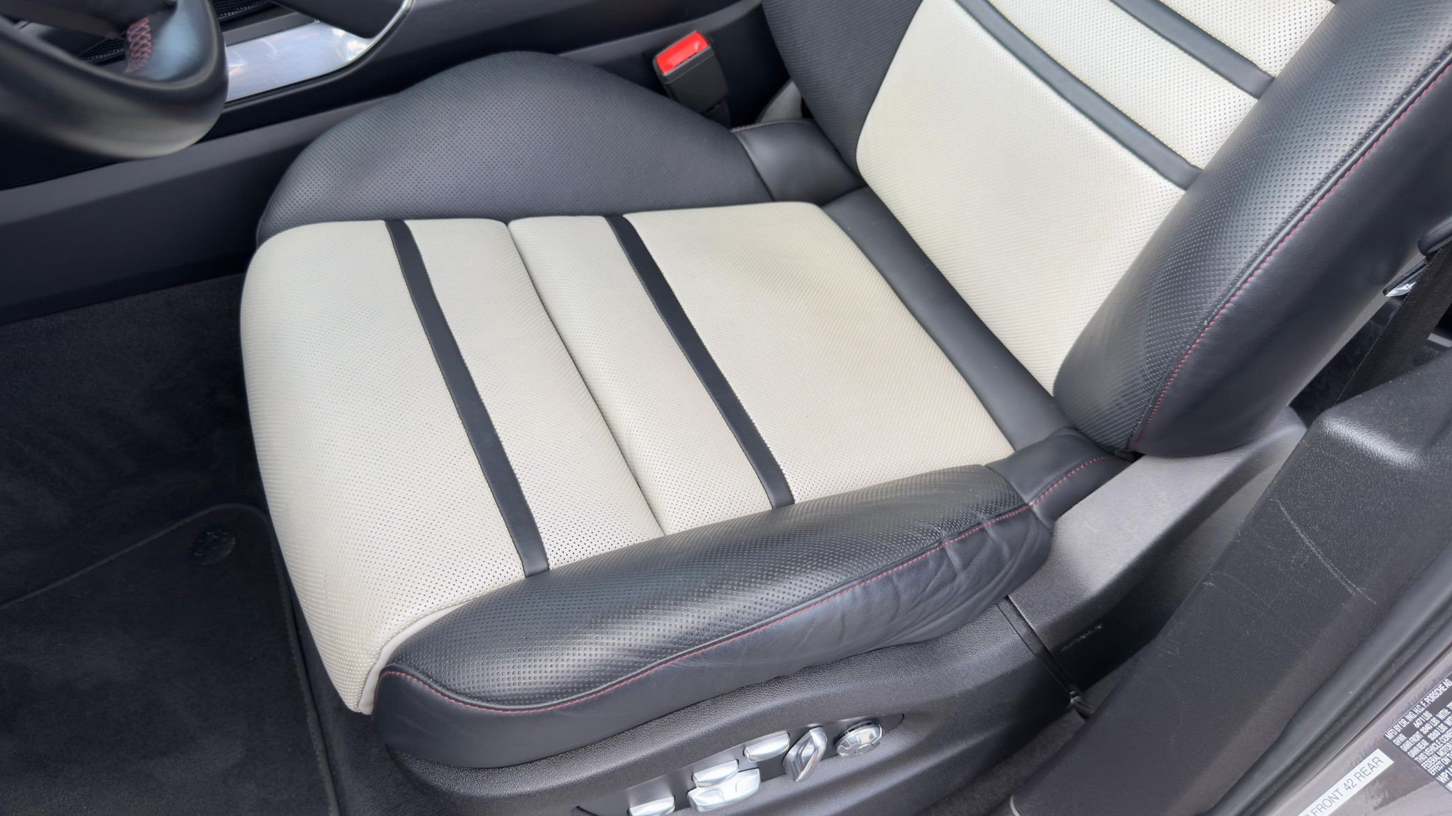 2019 Porsche Cayenne Turbo - Image 57