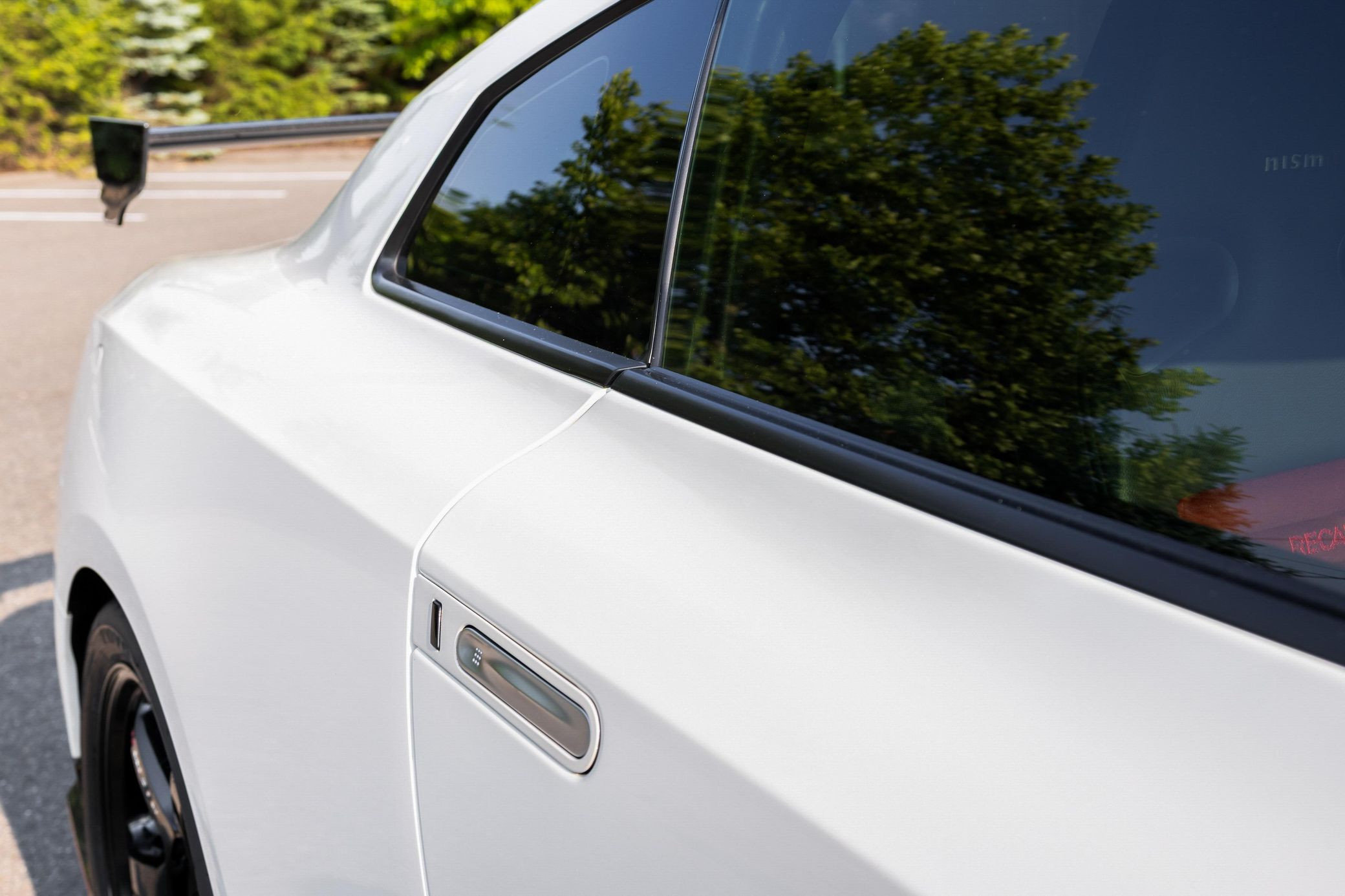 2015 Nissan GT-R NISMO - Image 40