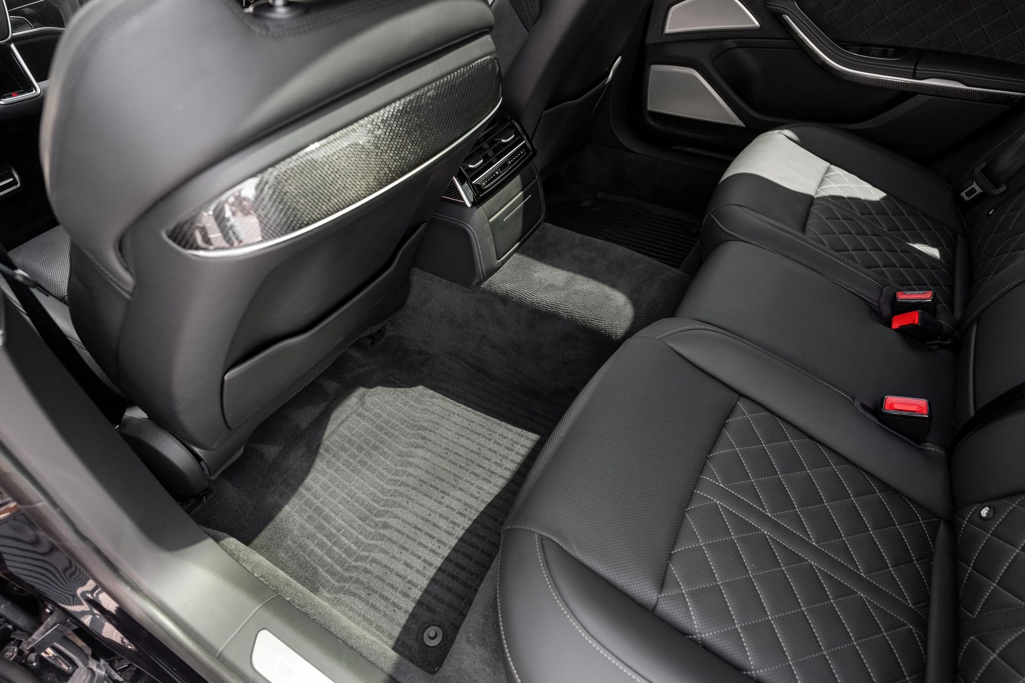 2025 Audi S8 - Image 59