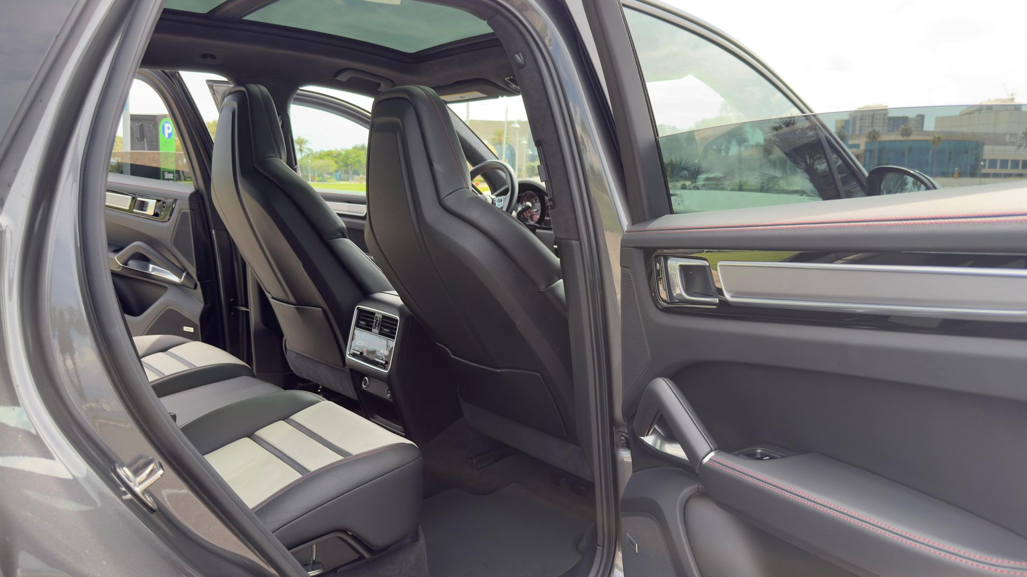 2019 Porsche Cayenne Turbo - Image 59