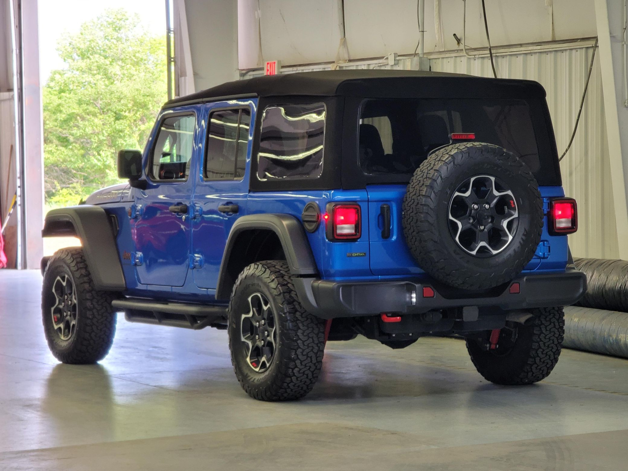 2023 Jeep Wrangler Rubicon - Image 36