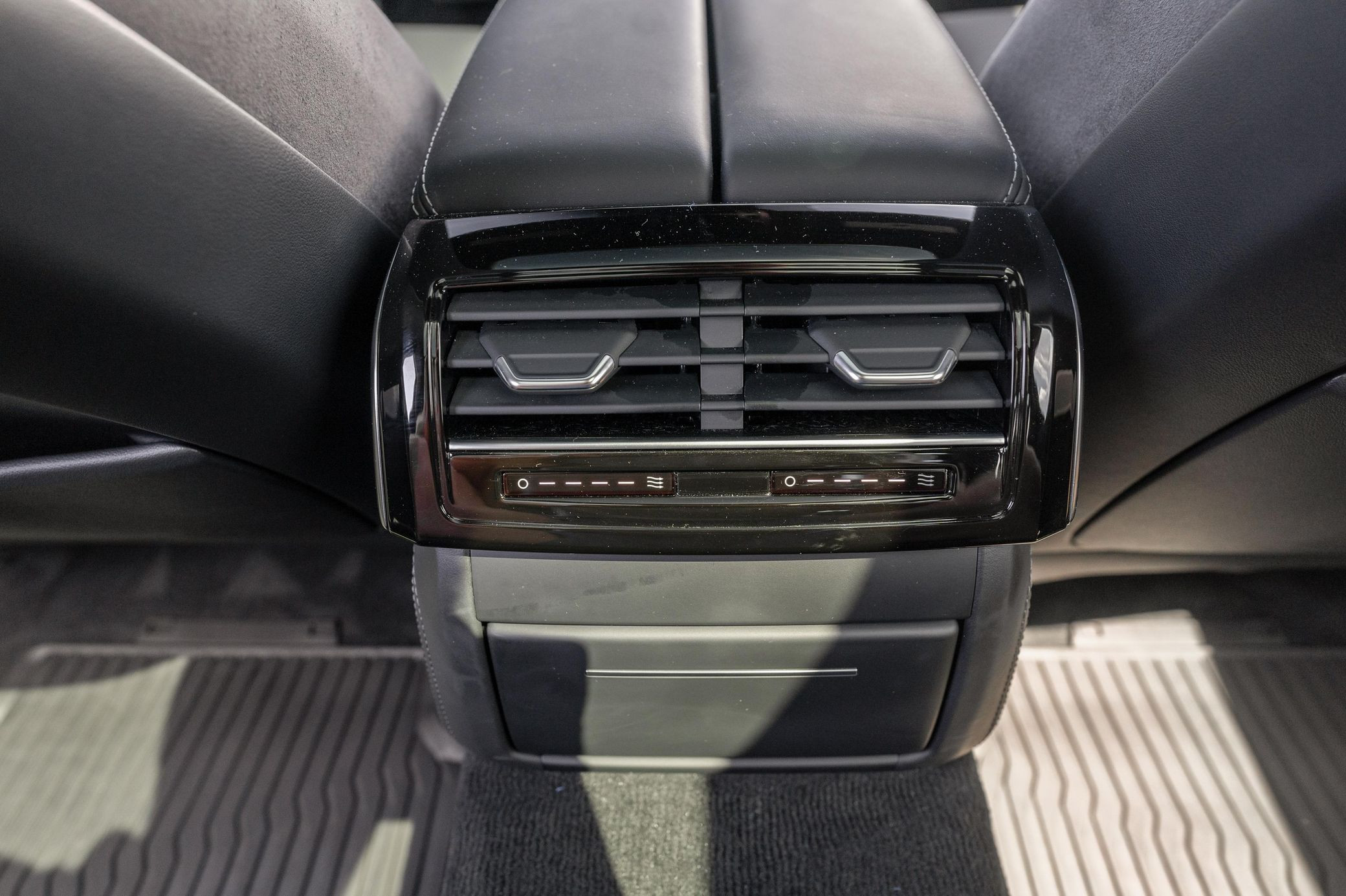 2025 Audi S8 - Image 62