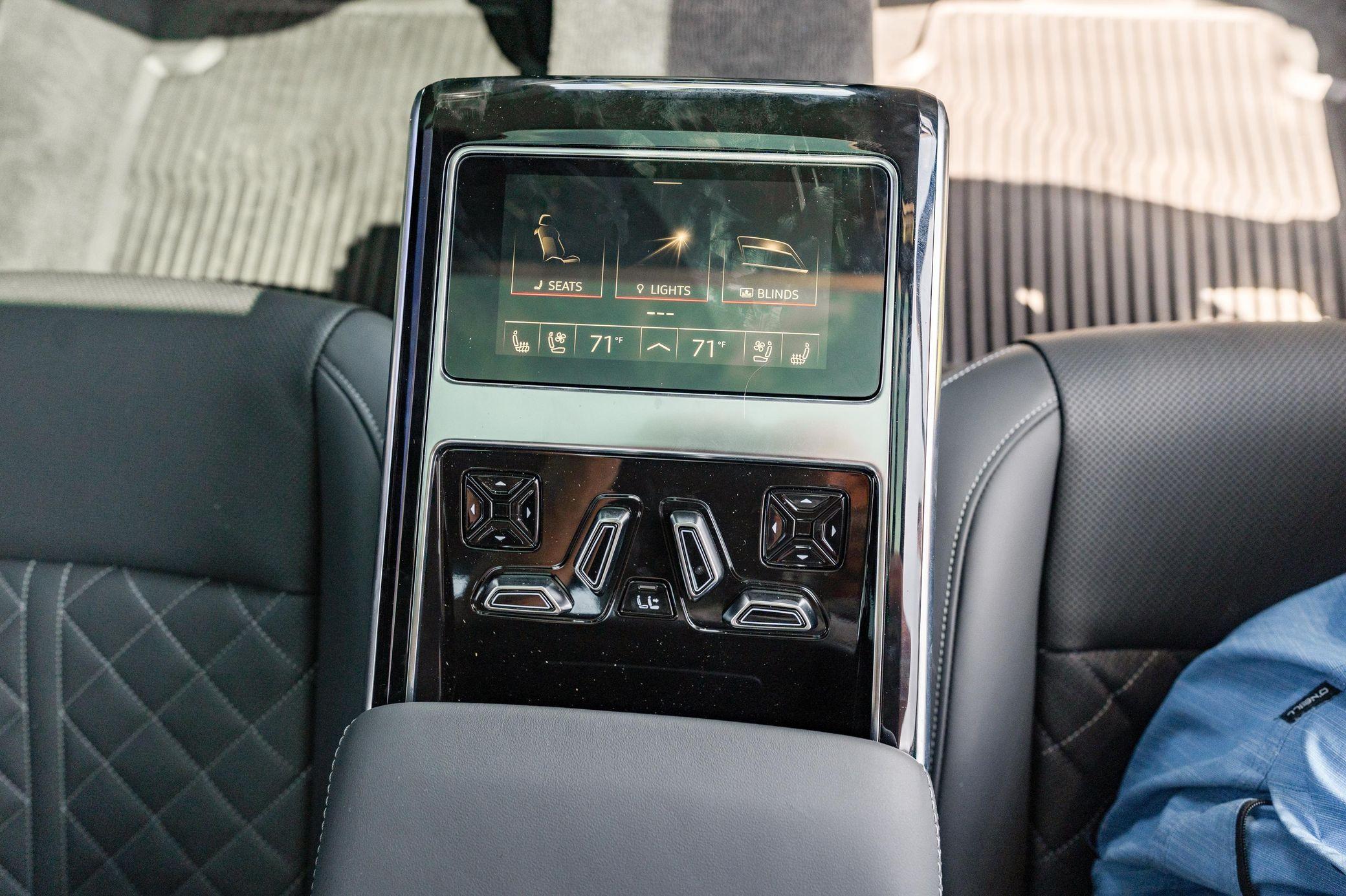 2025 Audi S8 - Image 63