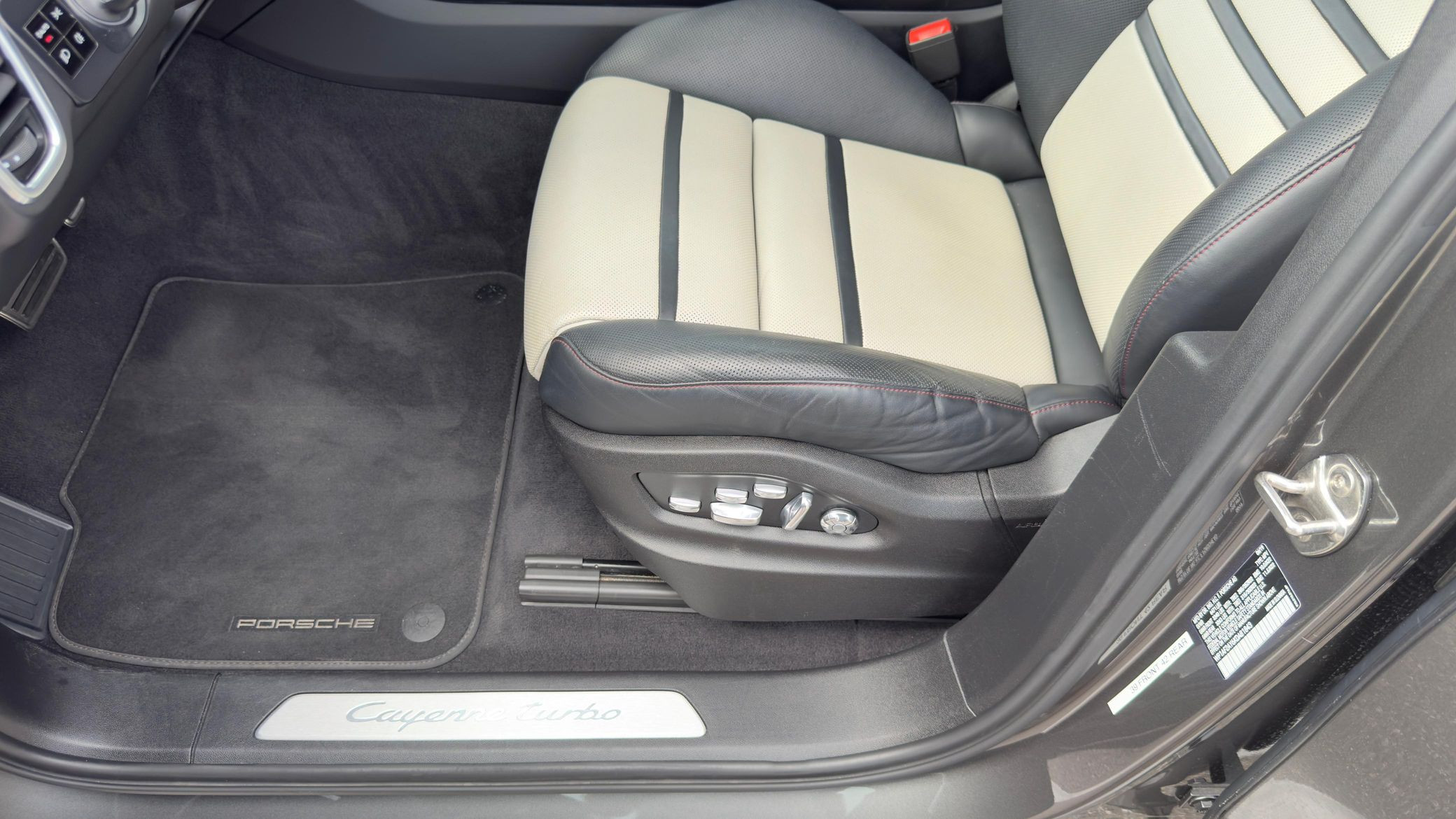 2019 Porsche Cayenne Turbo - Image 71