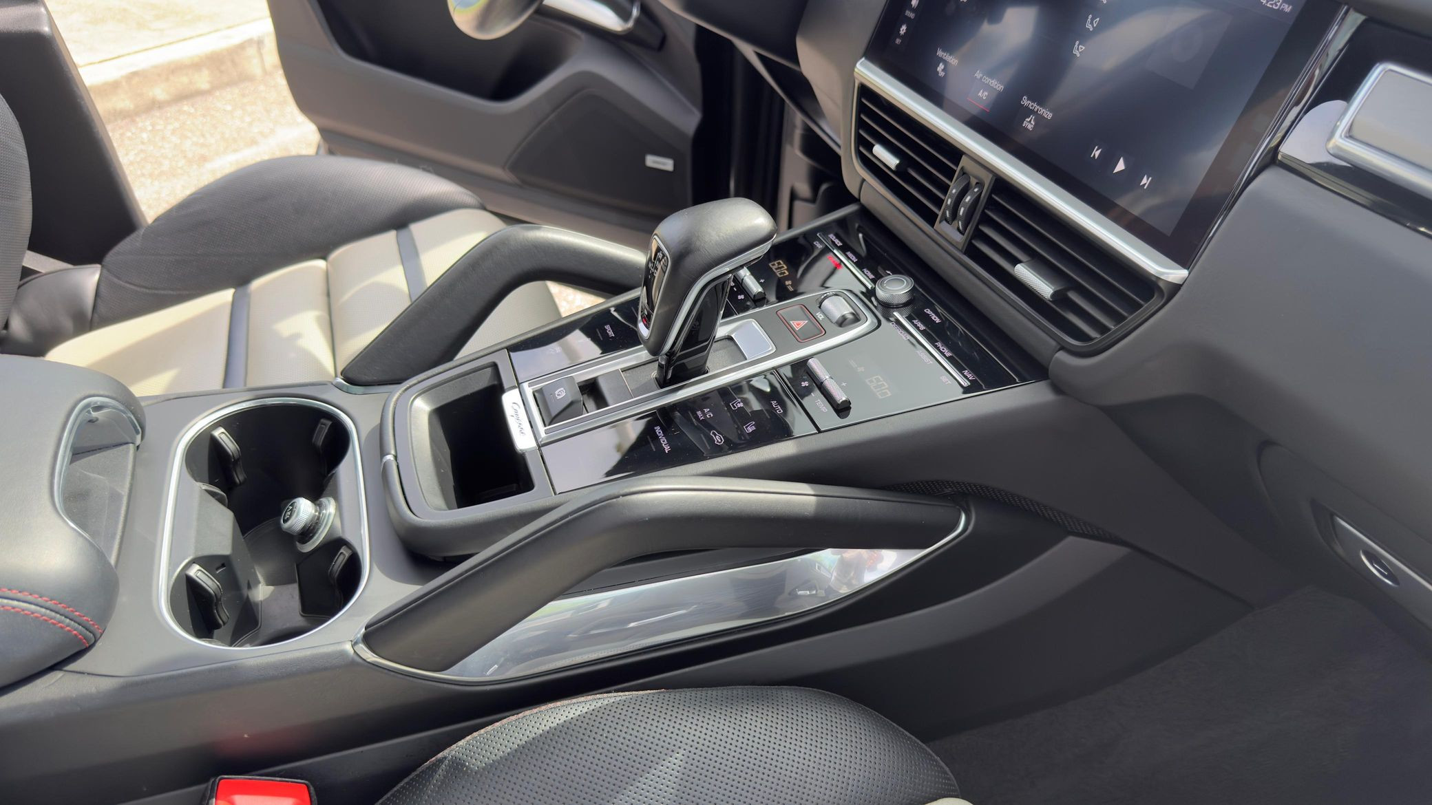 2019 Porsche Cayenne Turbo - Image 75