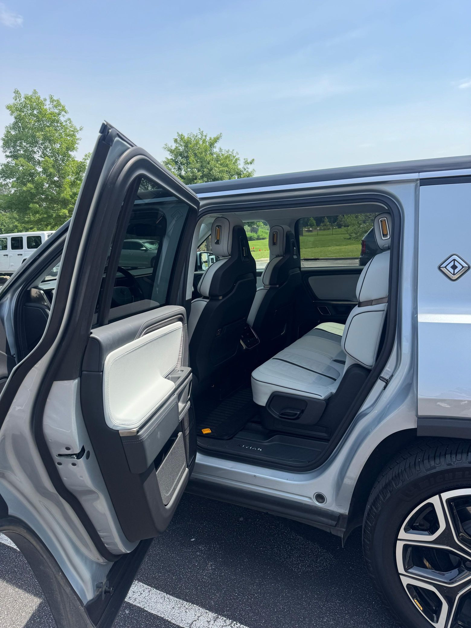 2023 Rivian R1S Adventure Edition - Image 81