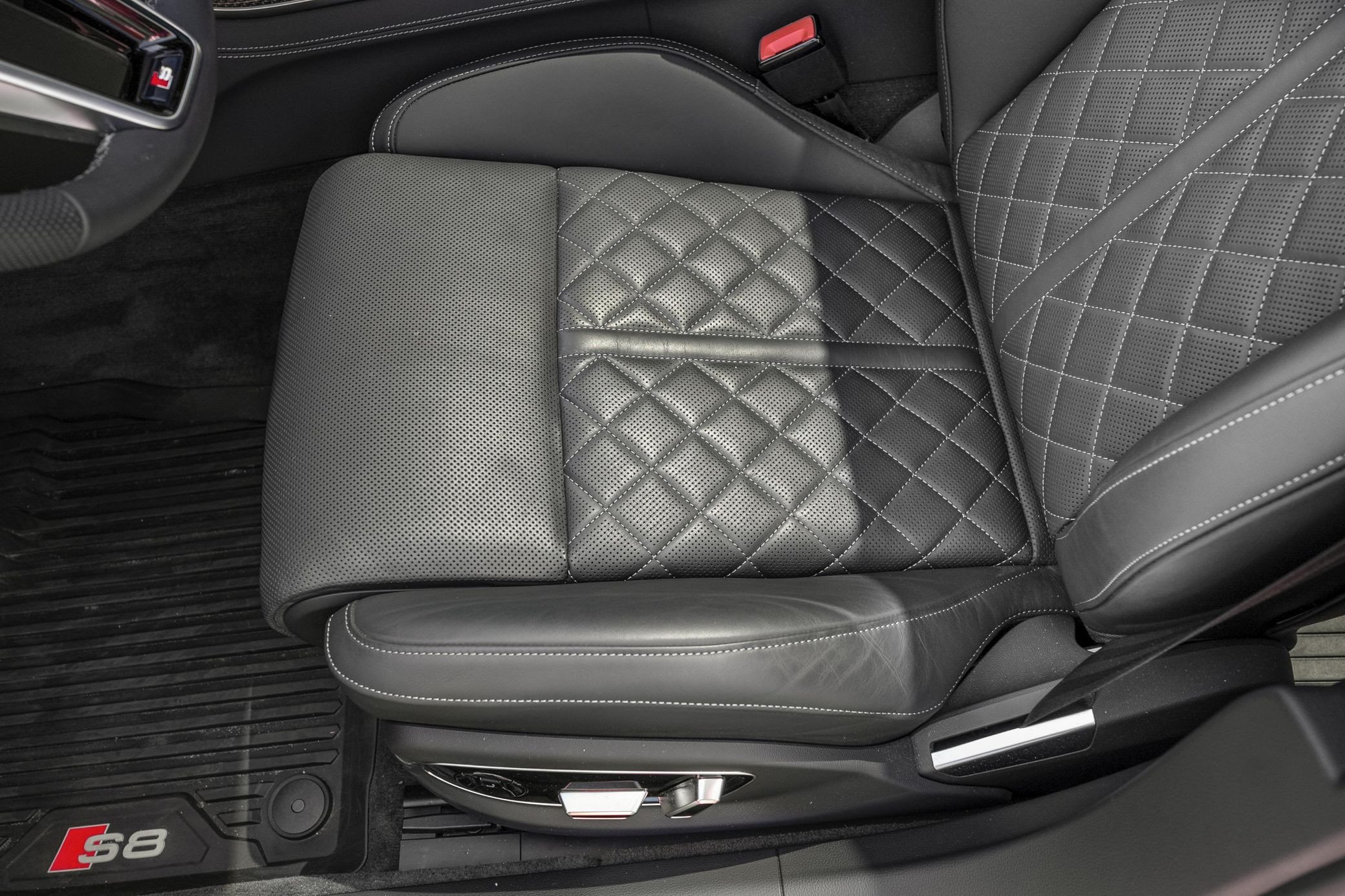 2025 Audi S8 - Image 71