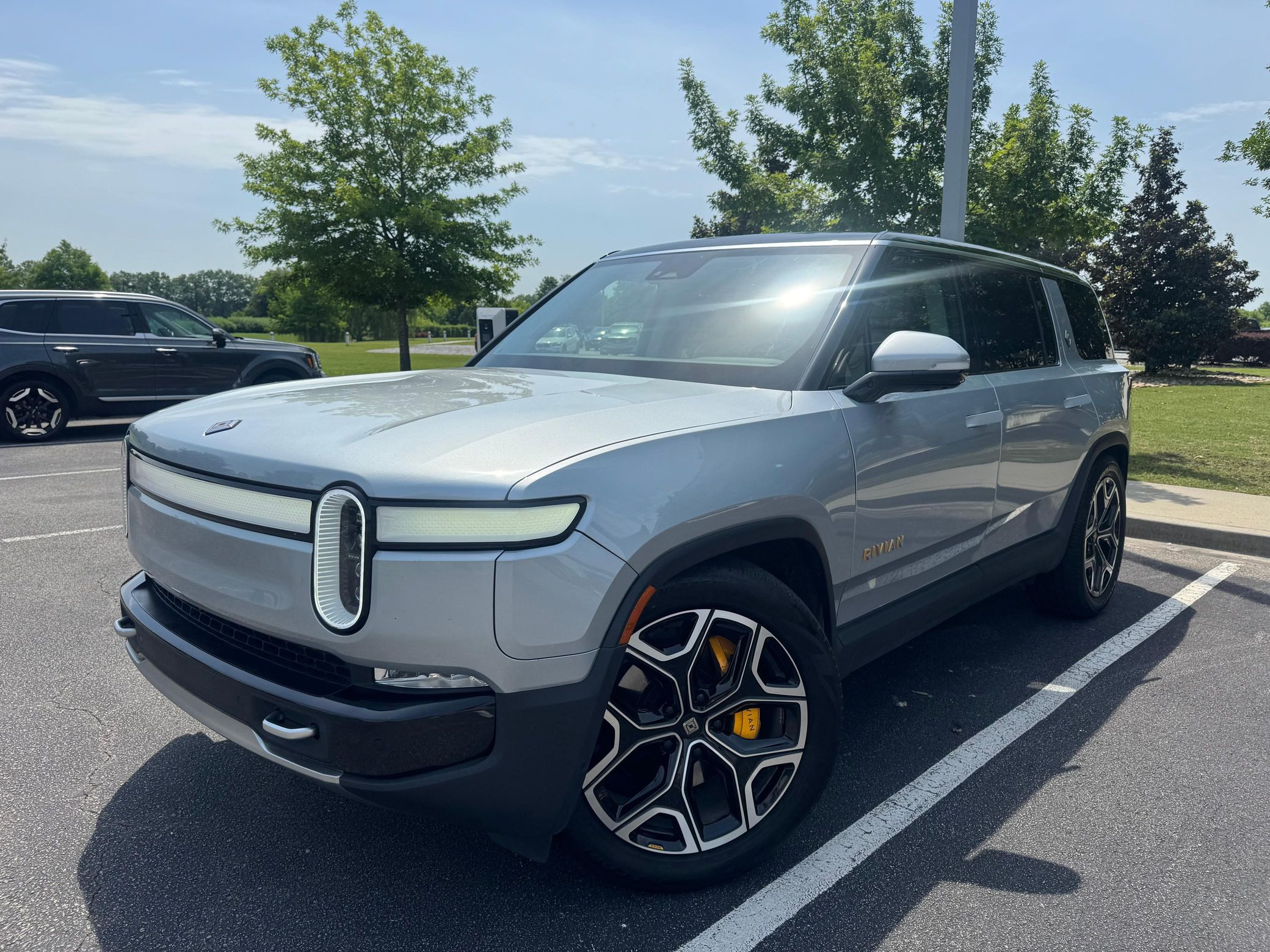 2023 Rivian R1S Adventure Edition - Image 3