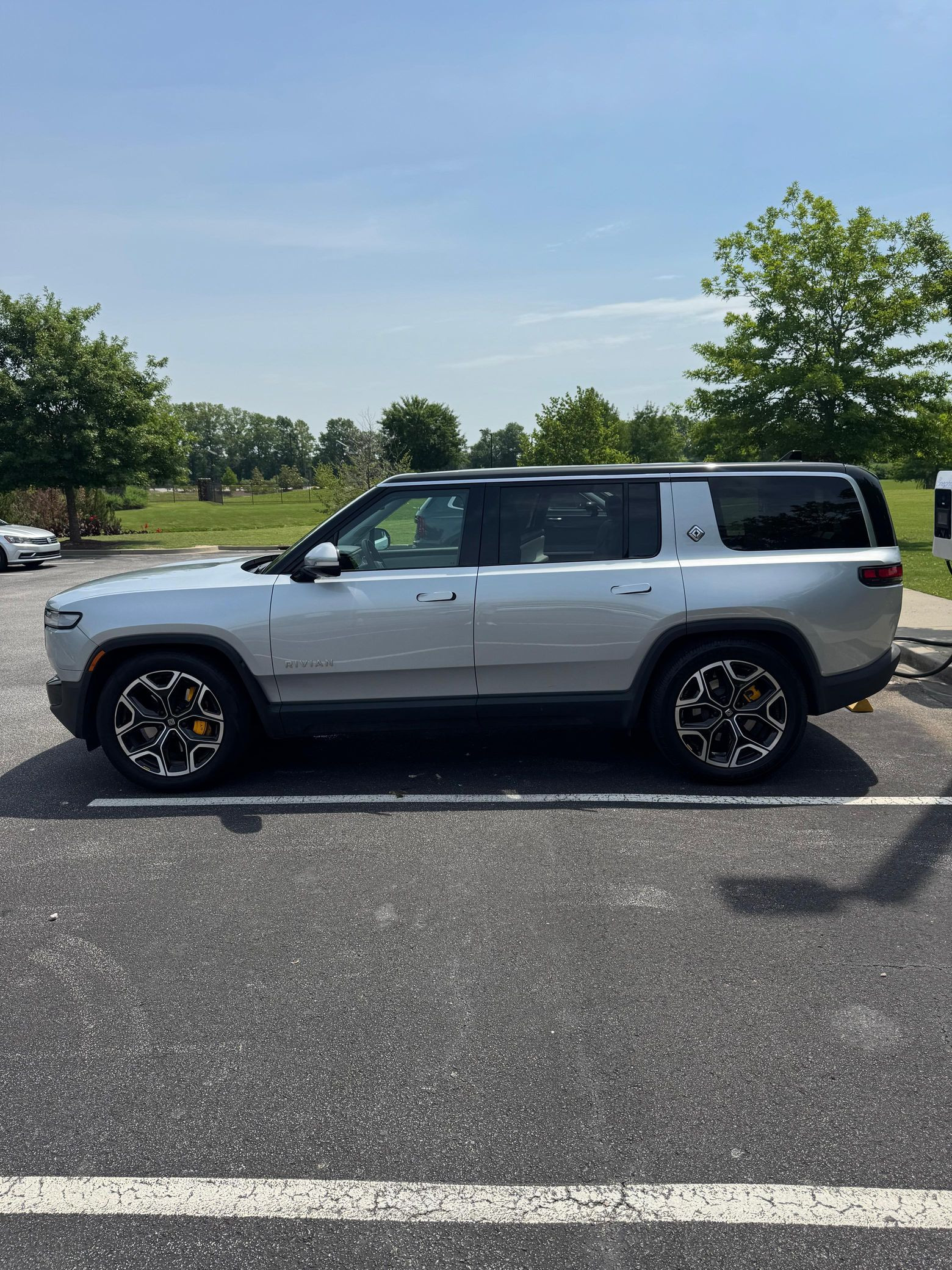 2023 Rivian R1S Adventure Edition - Image 4