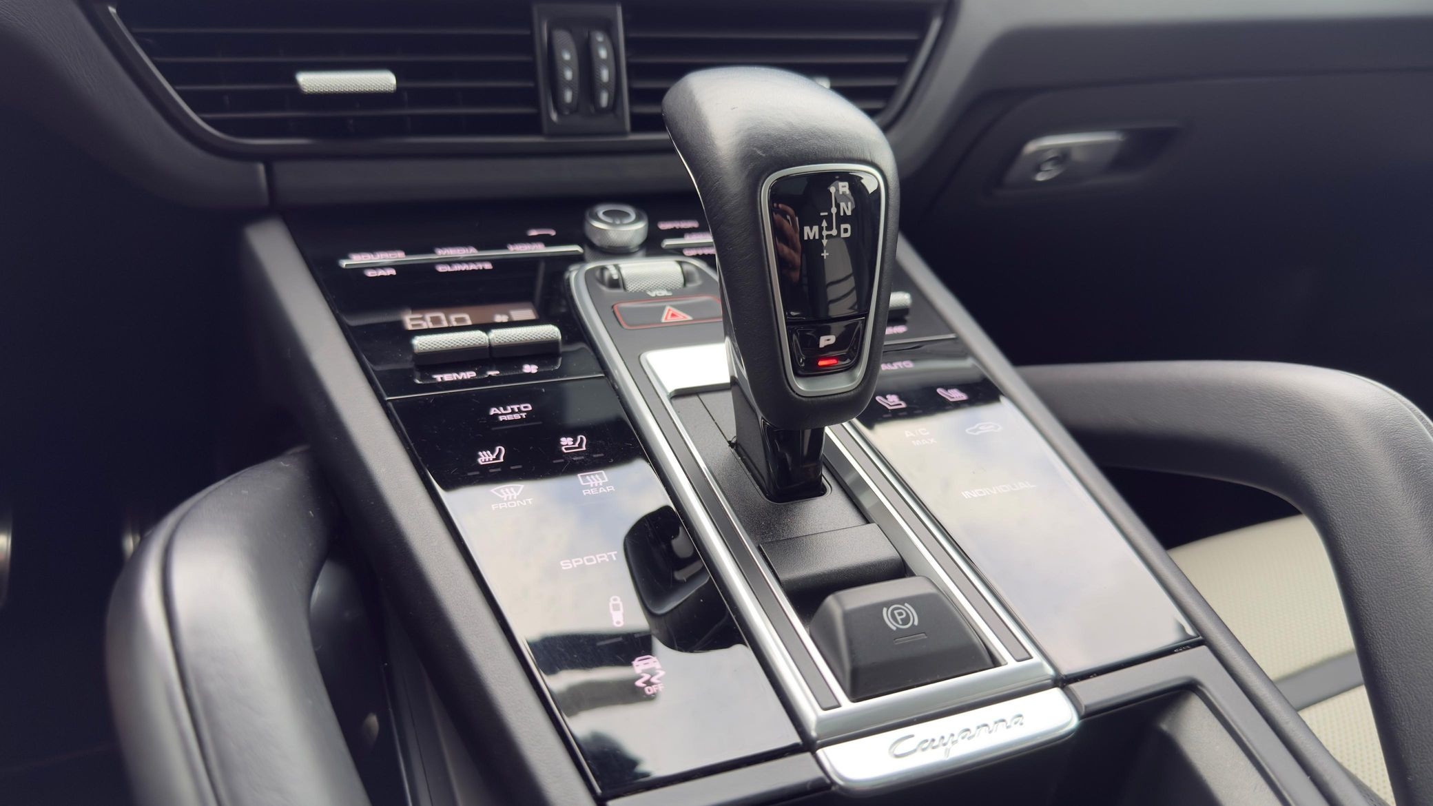 2019 Porsche Cayenne Turbo - Image 90