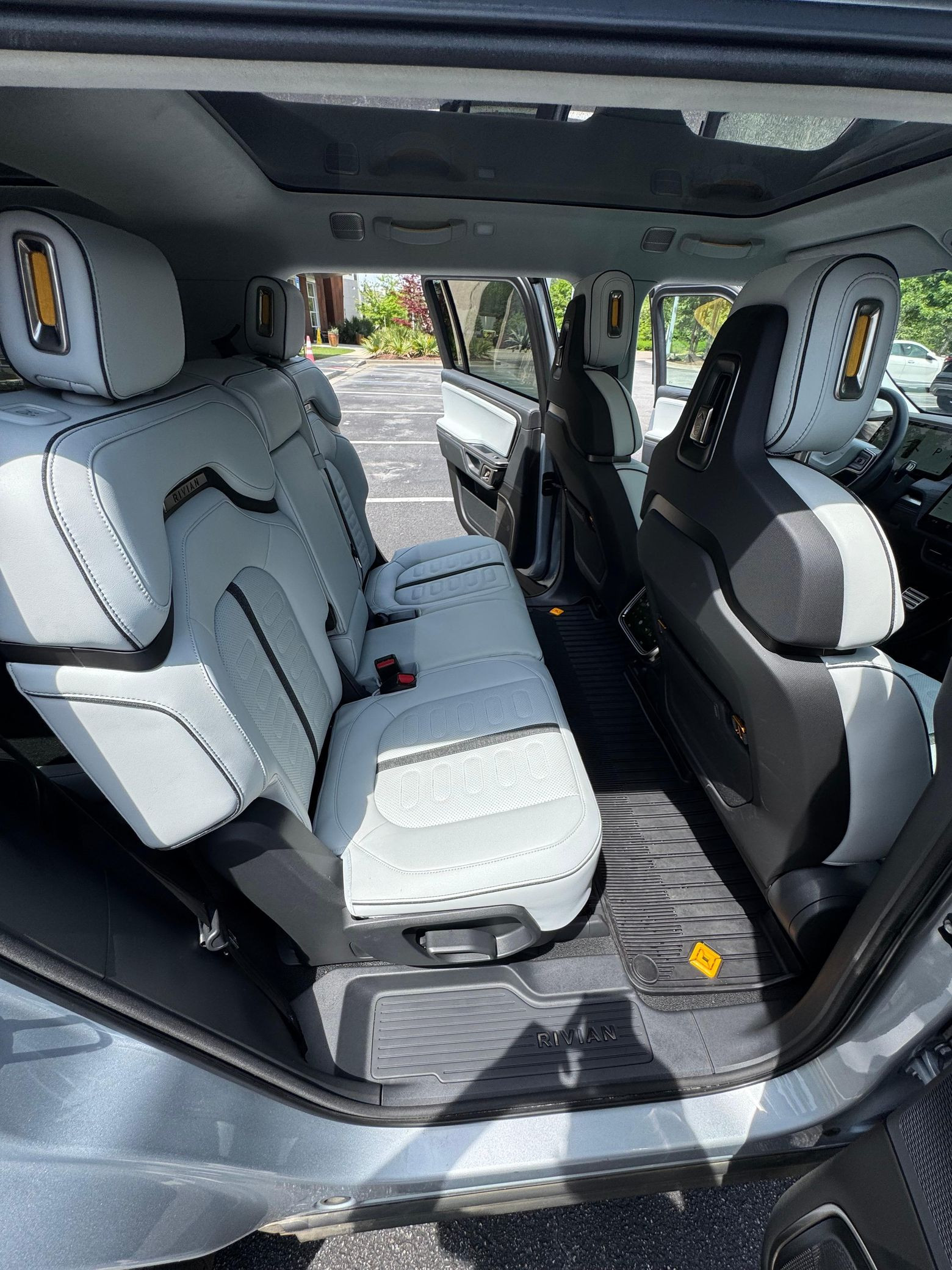 2023 Rivian R1S Adventure Edition - Image 7