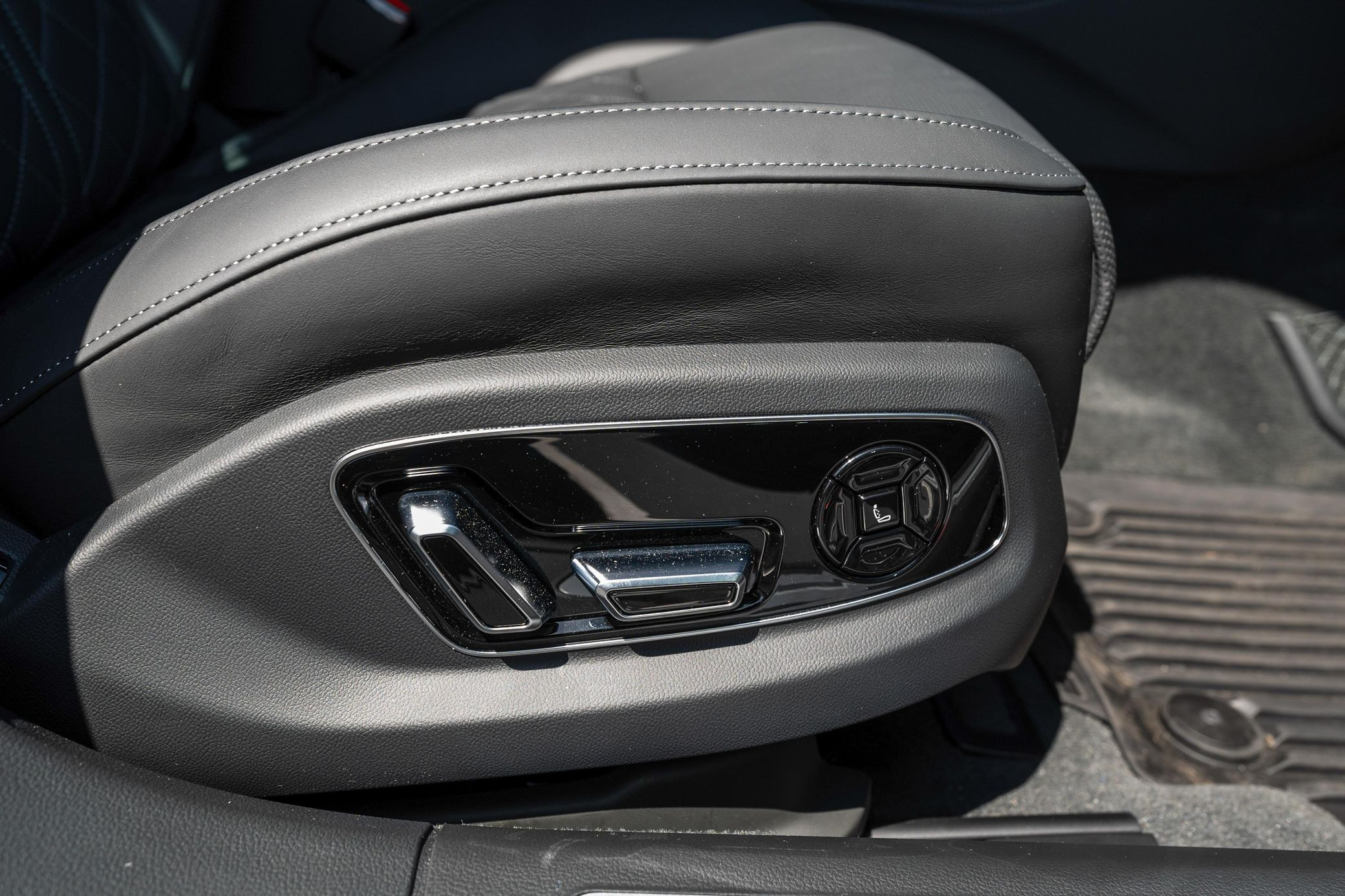 2025 Audi S8 - Image 84