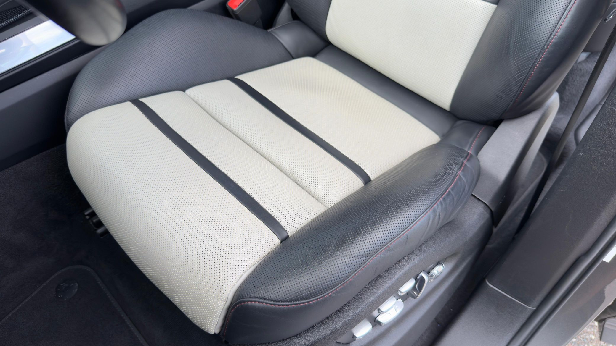 2019 Porsche Cayenne Turbo - Image 95