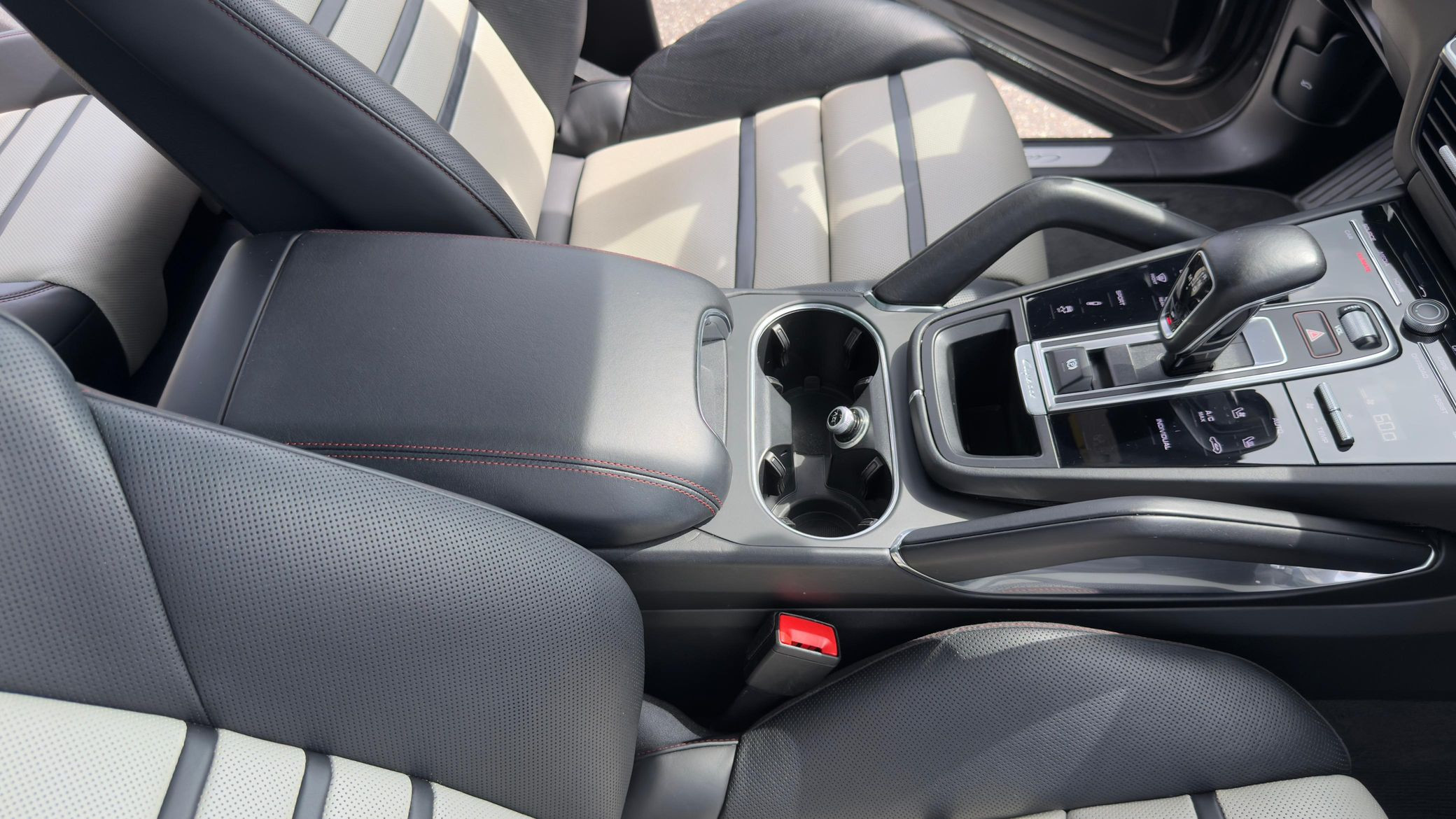 2019 Porsche Cayenne Turbo - Image 96