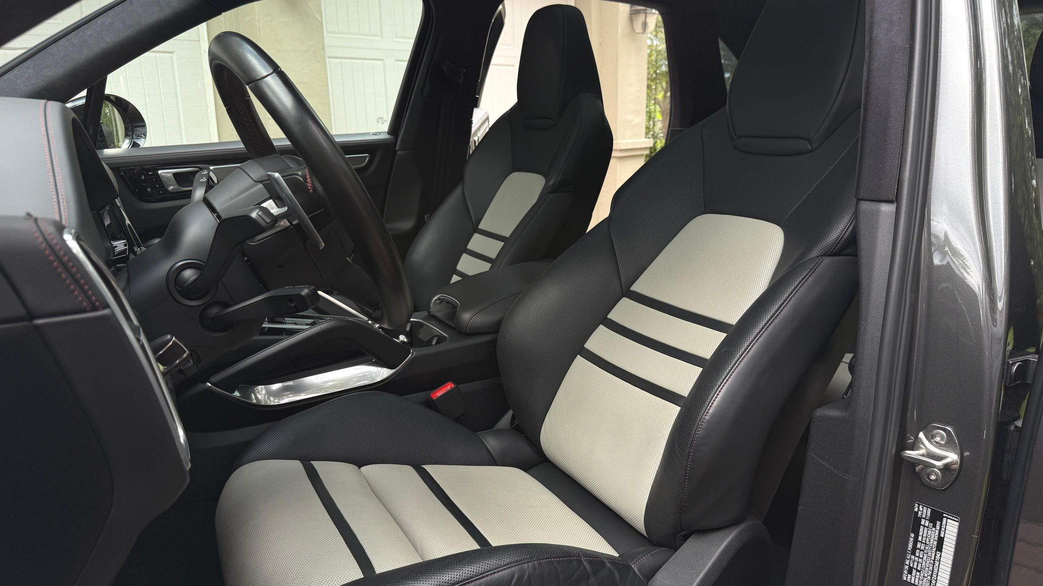 2019 Porsche Cayenne Turbo - Image 6