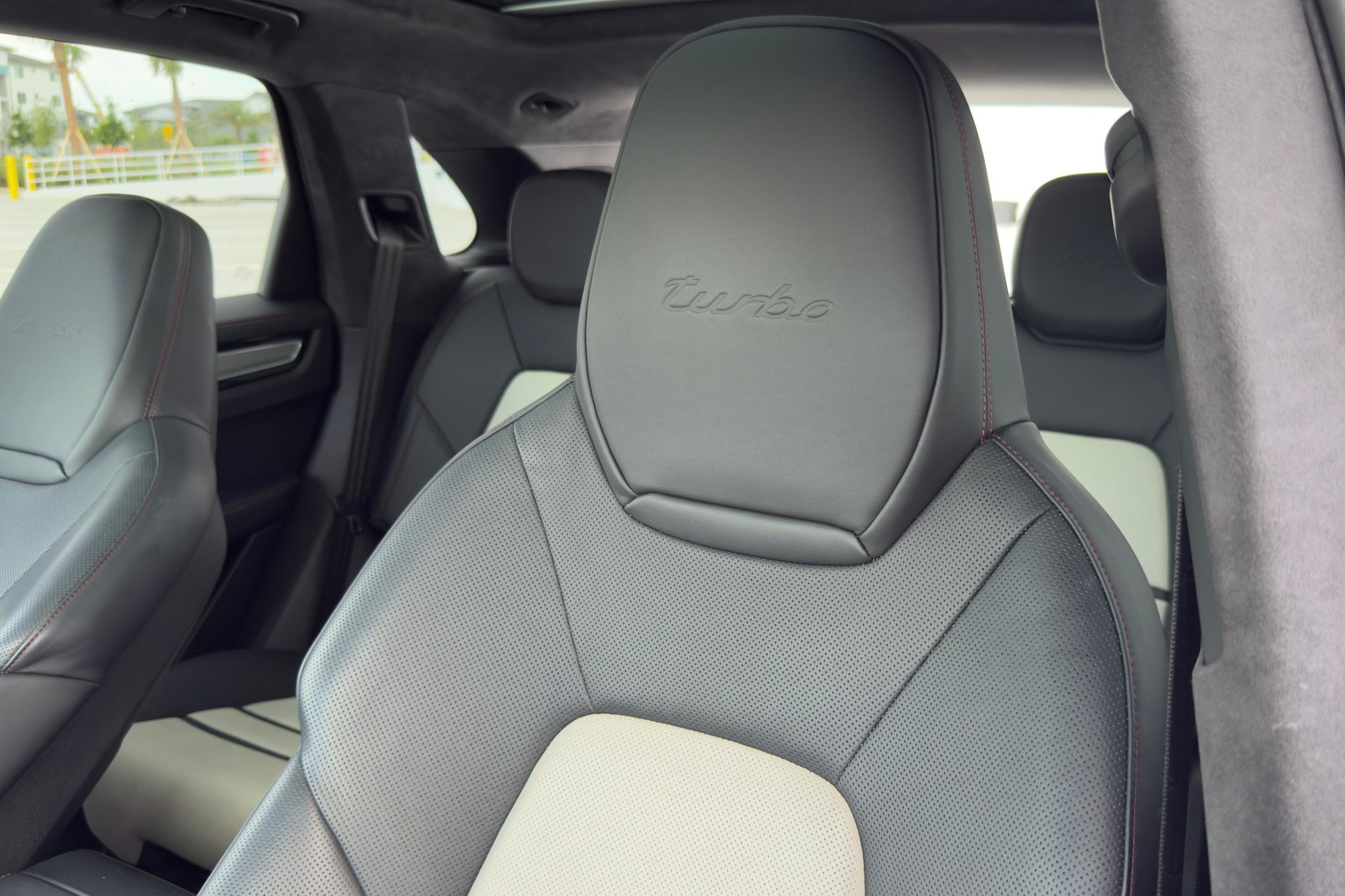 2019 Porsche Cayenne Turbo - Image 8