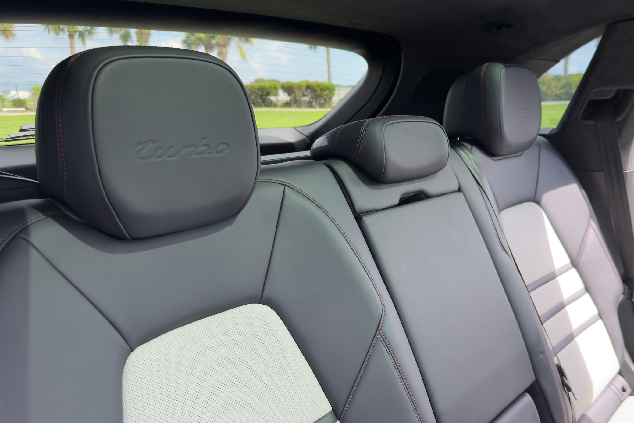 2019 Porsche Cayenne Turbo - Image 9