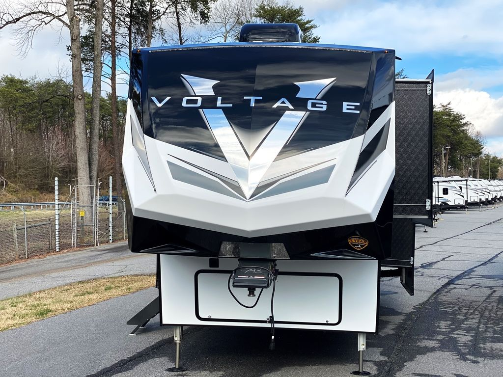 2022 Dutchmen Voltage 4145 - Image 10