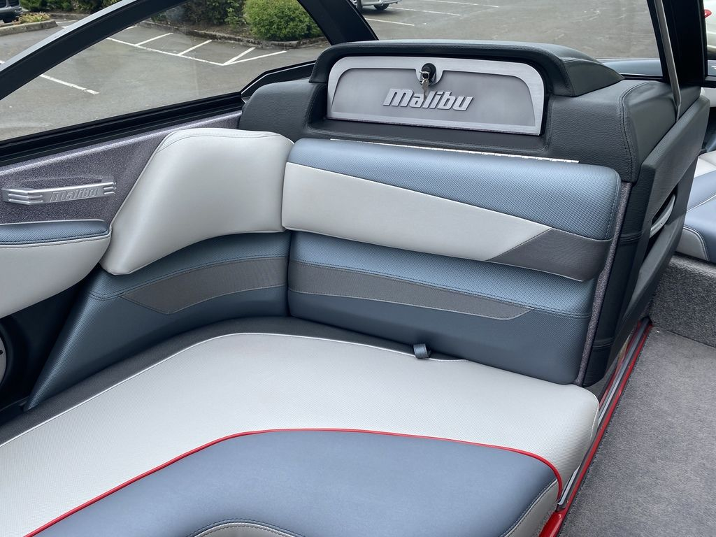 2017 Malibu Boats 23 LSV - Image 3