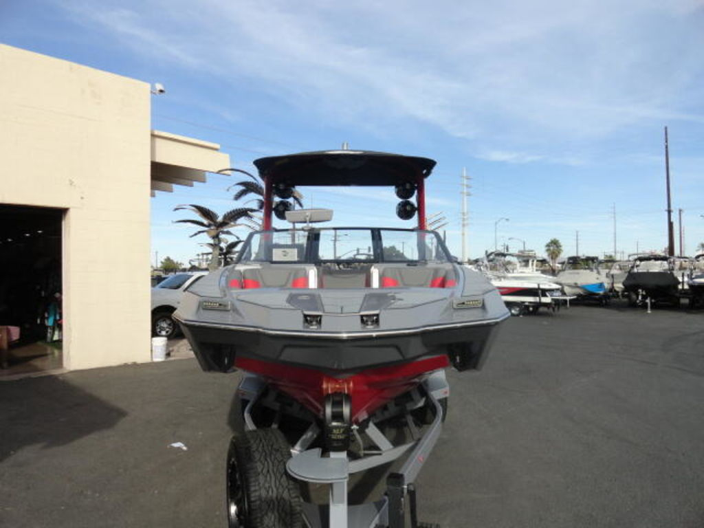 2021 Malibu Boats M240 - Image 10