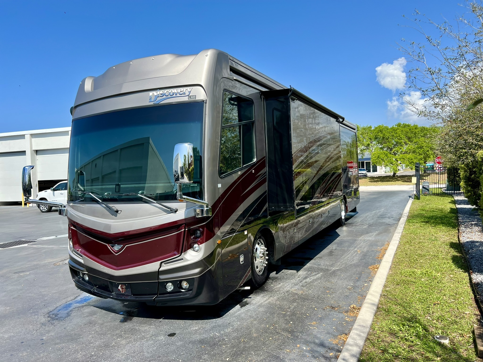 2020 Fleetwood Discovery LXE 40G