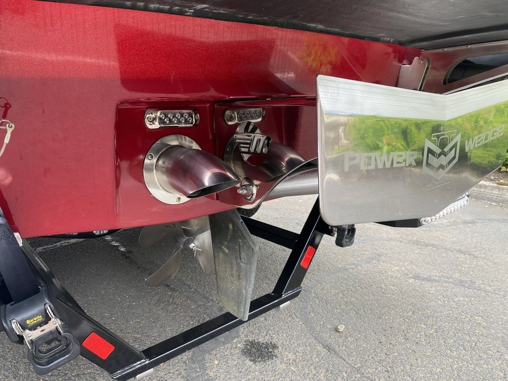 2017 Malibu Boats 23 LSV - Image 4