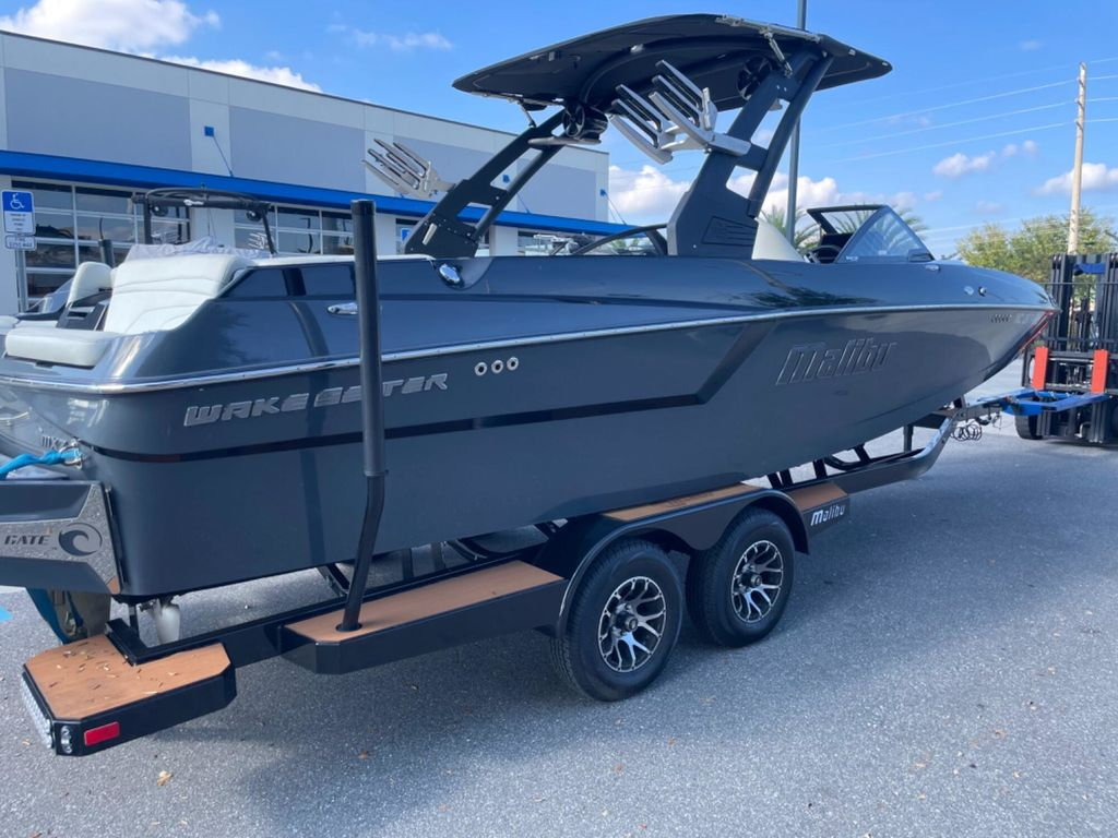 2018 Malibu Boats 24 MXZ - Image 11