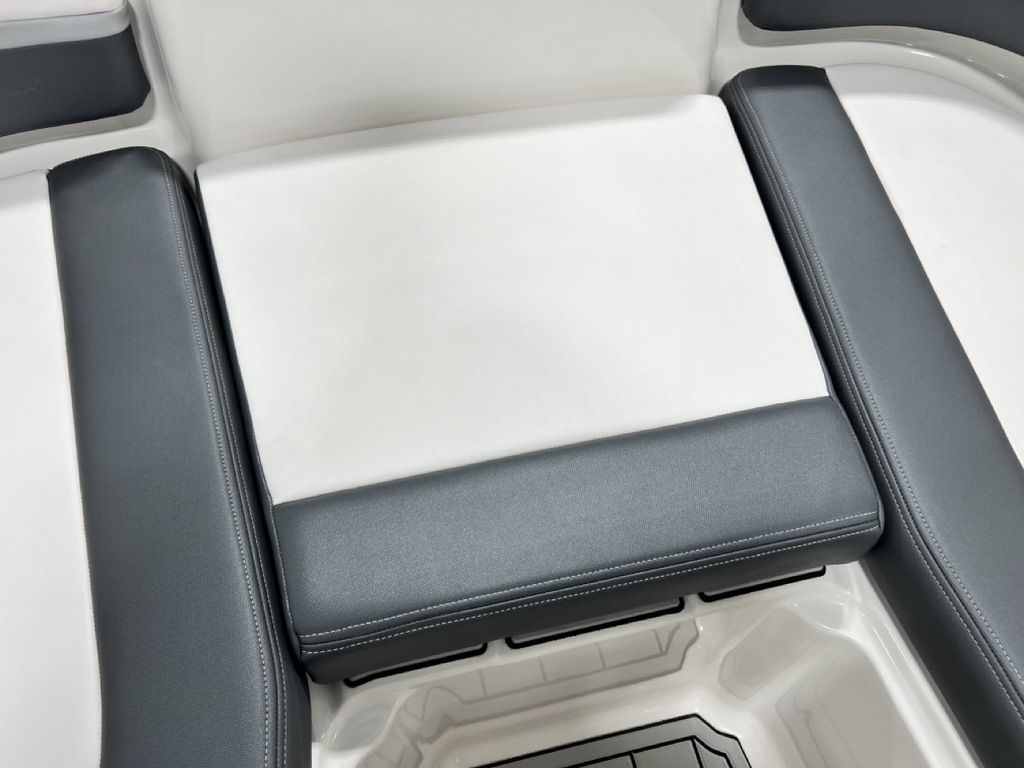 2019 Chaparral 191 Suncoast - Image 12