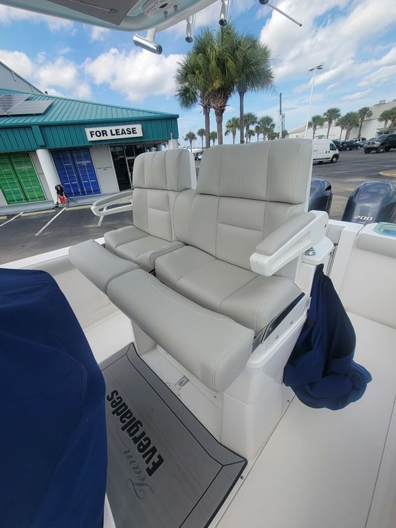 2020 Everglades 255CC - Image 7