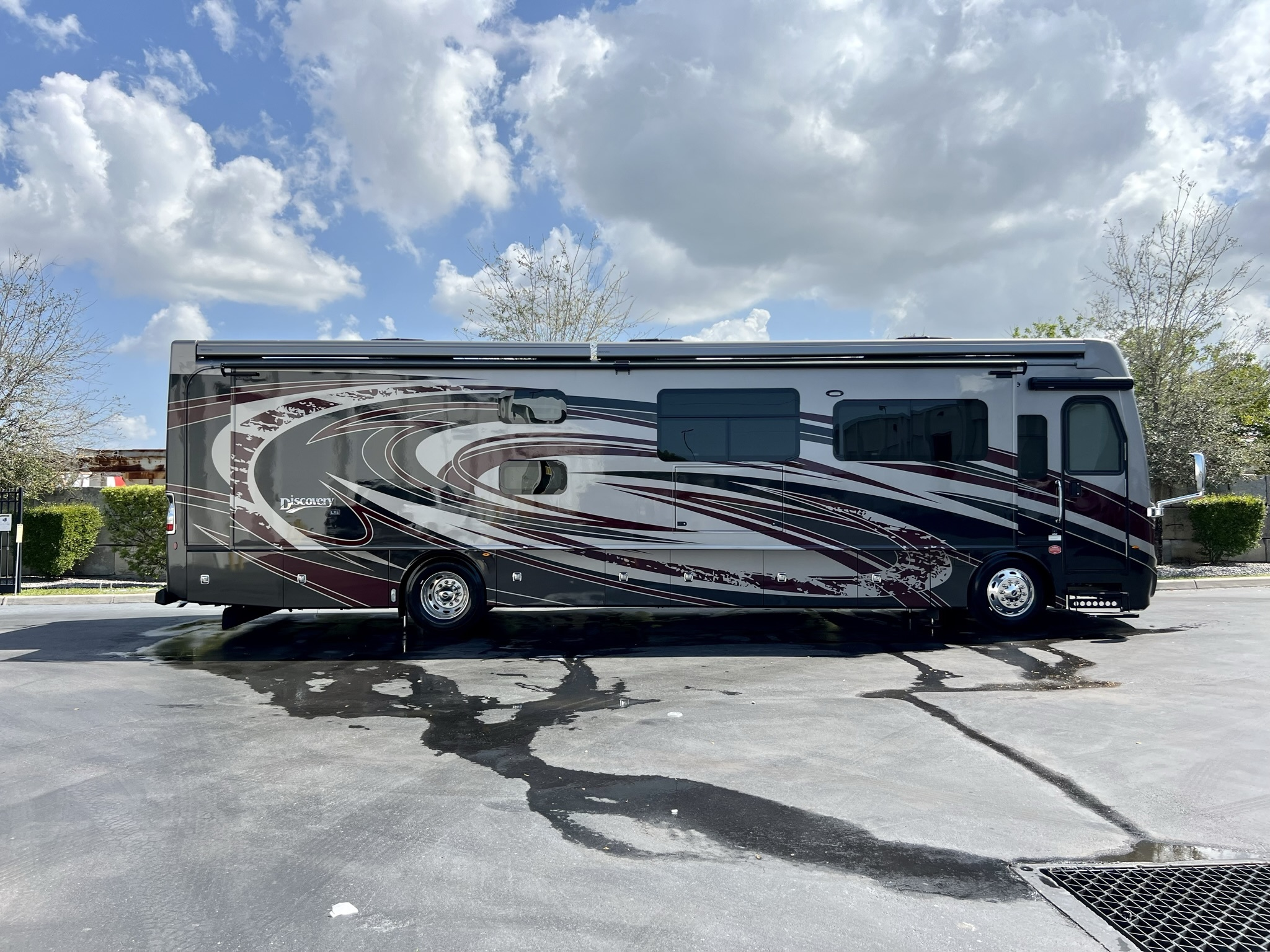 2020 Fleetwood Discovery LXE 40G - Image 21