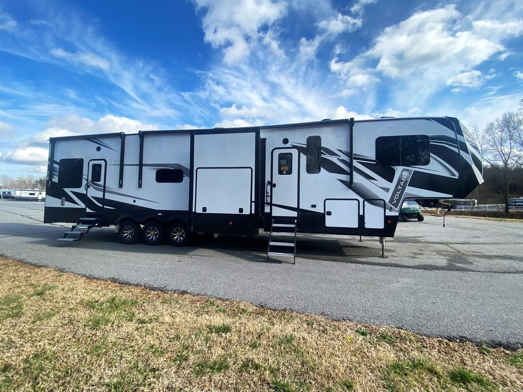 2022 Dutchmen Voltage 4145 - Image 12