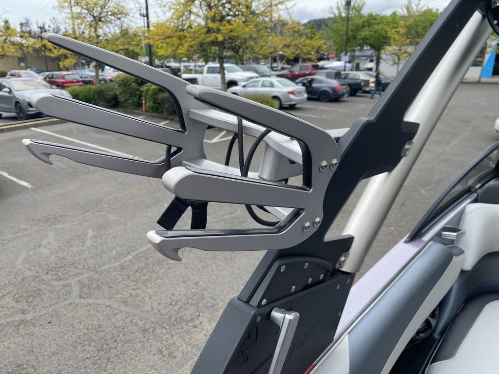 2017 Malibu Boats 23 LSV - Image 5