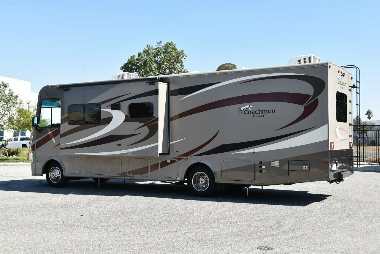 2015 Coachmen Pursuit 33BH - Image 17