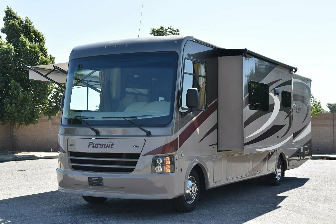 2015 Coachmen Pursuit 33BH - Image 2