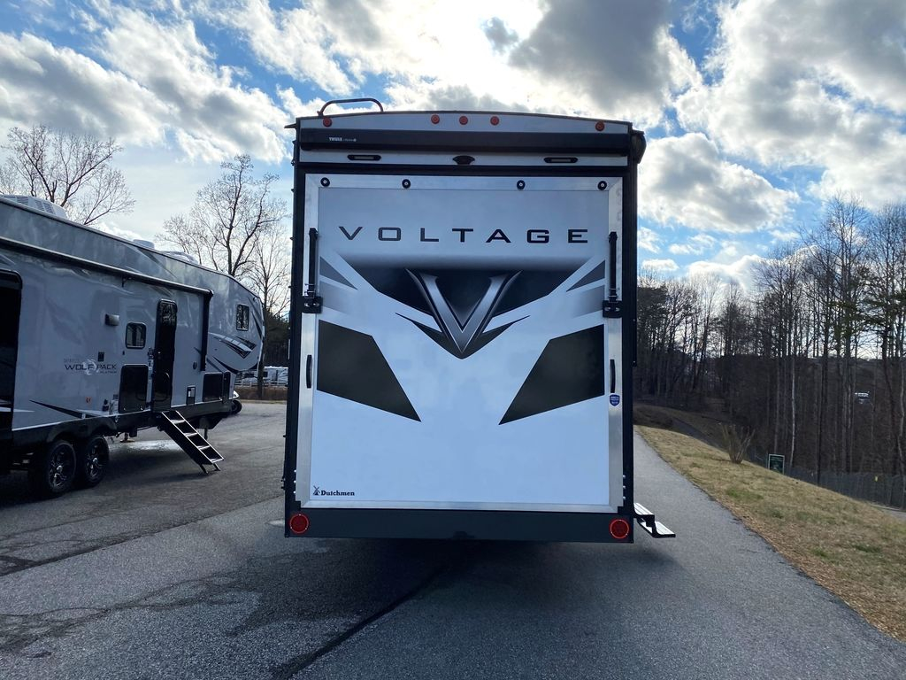 2022 Dutchmen Voltage 4145 - Image 14