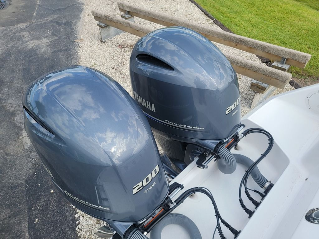 2020 Everglades 255CC - Image 10