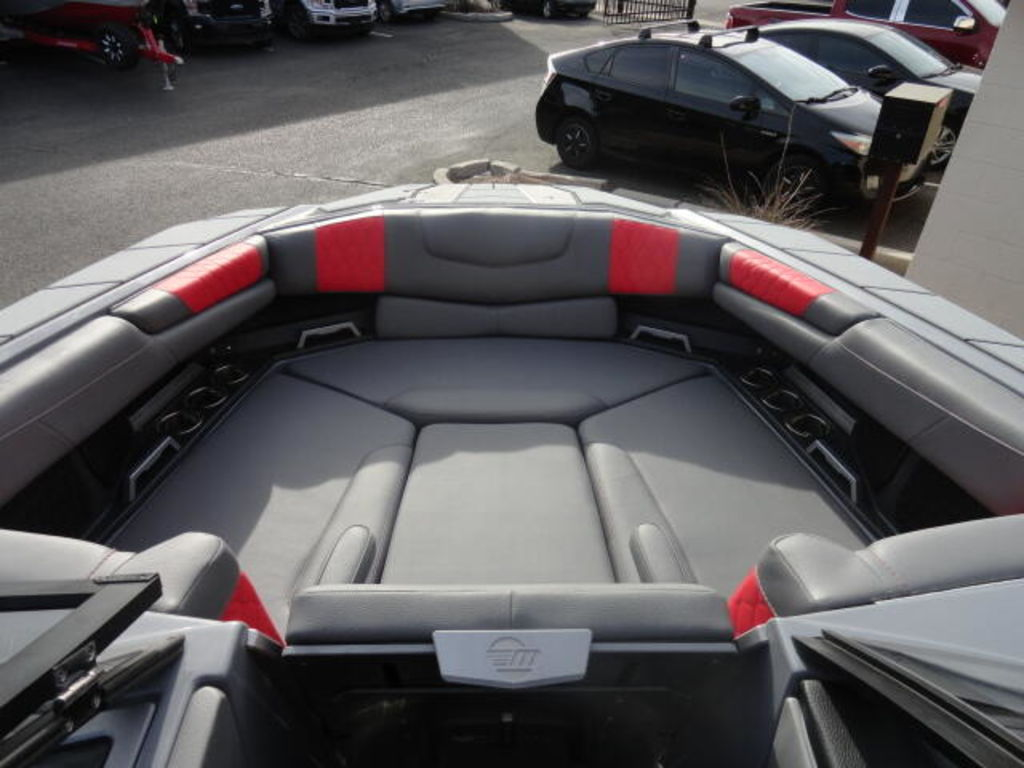 2021 Malibu Boats M240 - Image 14