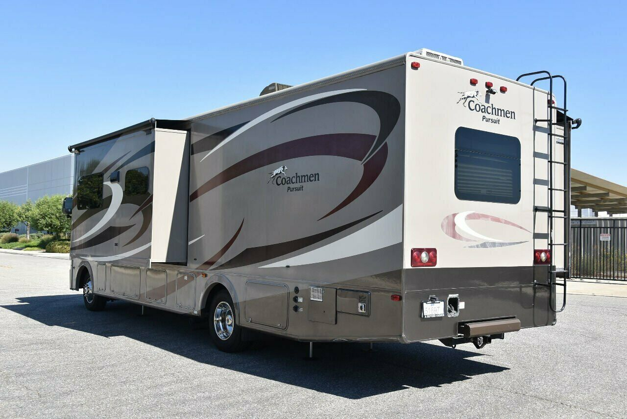 2015 Coachmen Pursuit 33BH - Image 5