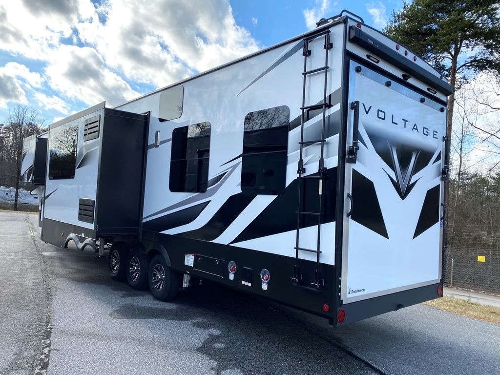 2022 Dutchmen Voltage 4145 - Image 15