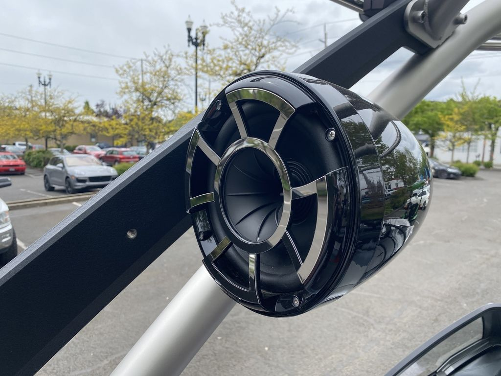 2017 Malibu Boats 23 LSV - Image 8