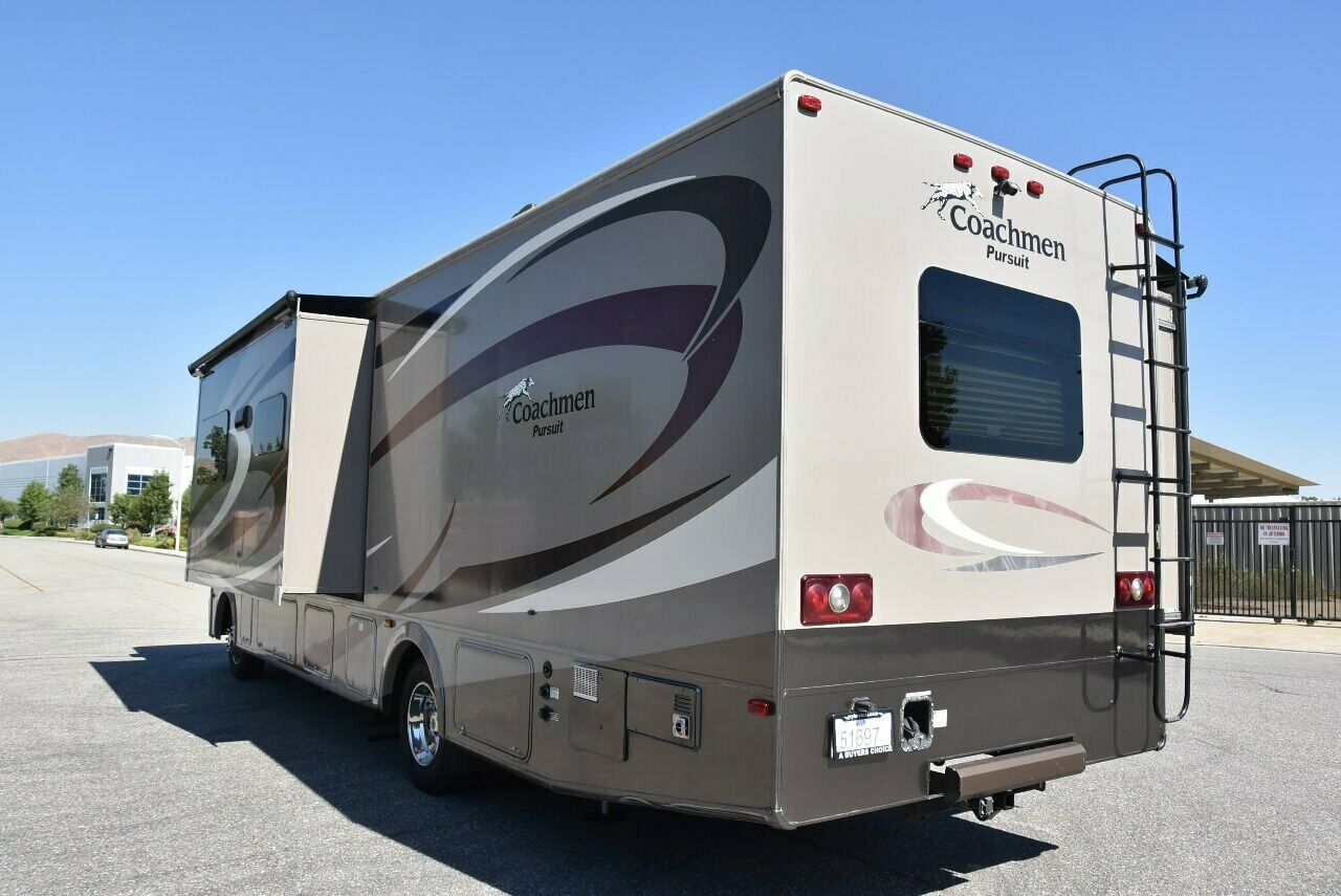 2015 Coachmen Pursuit 33BH - Image 18