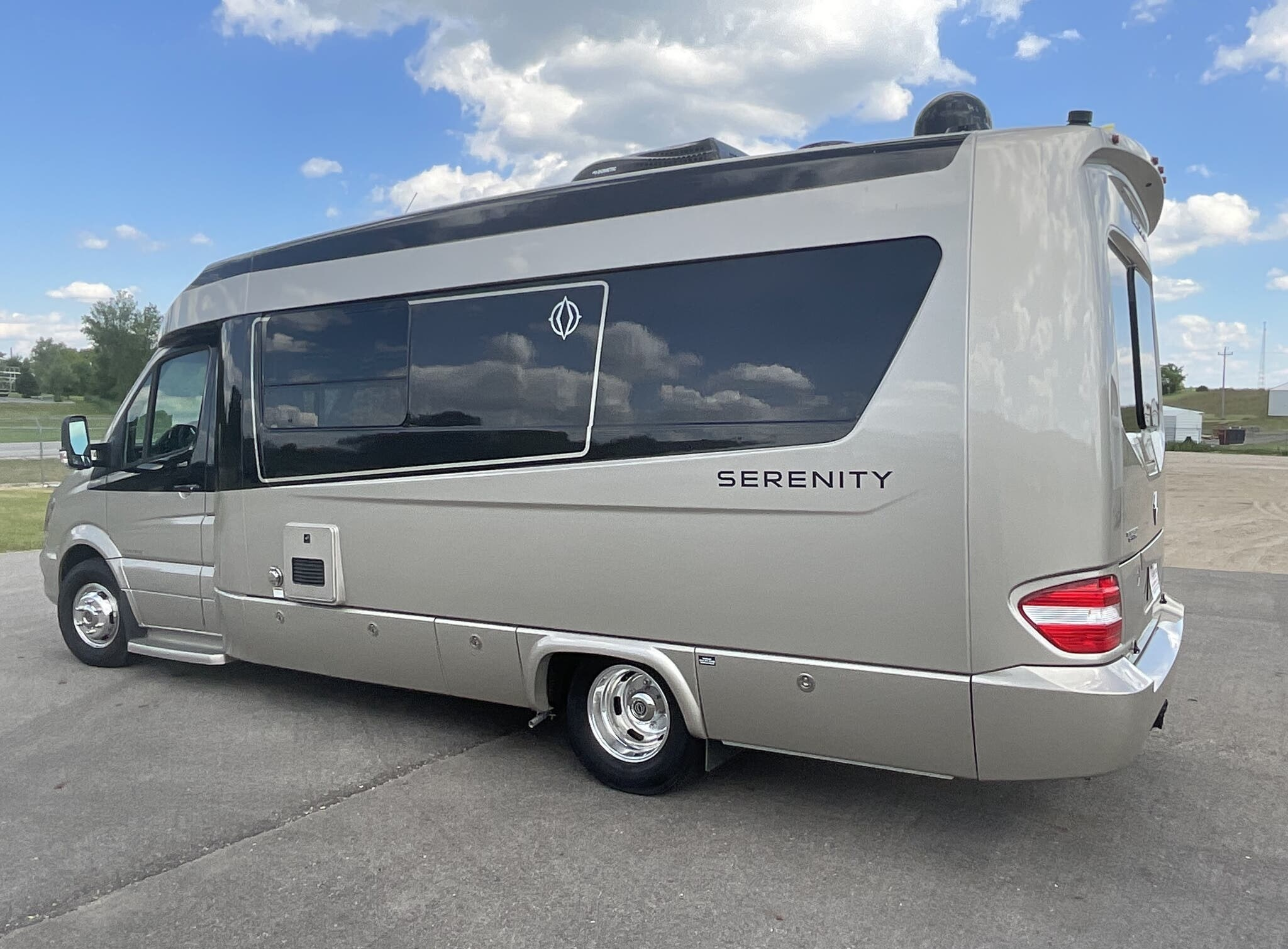 2019 Leisure Travel Serenity S24CB - Image 16