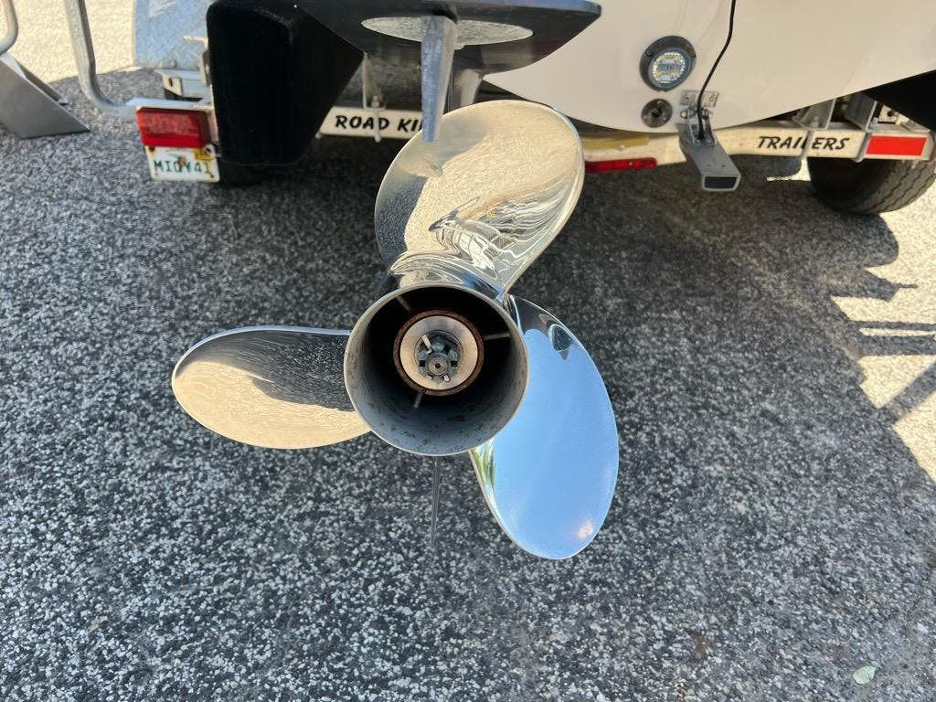 2018 Pursuit DC 265 - Image 10