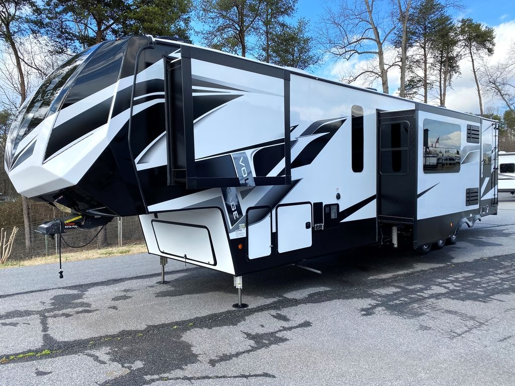 2022 Dutchmen Voltage 4145