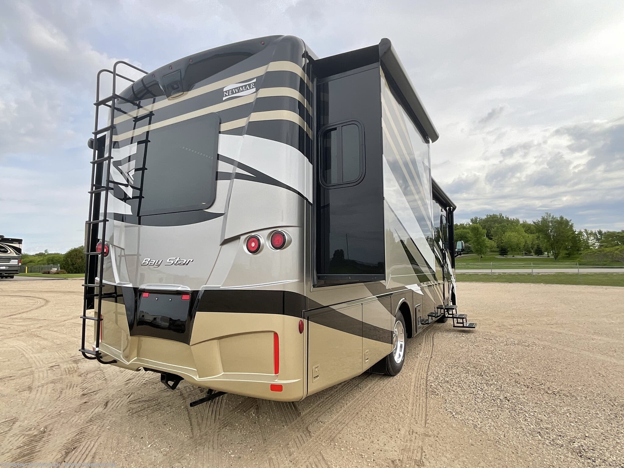 2022 Newmar Bay Star 3014 - Image 18