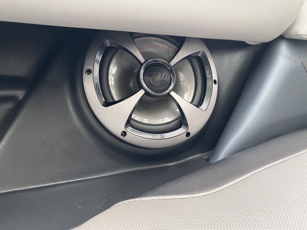 2017 Malibu Boats 23 LSV - Image 10