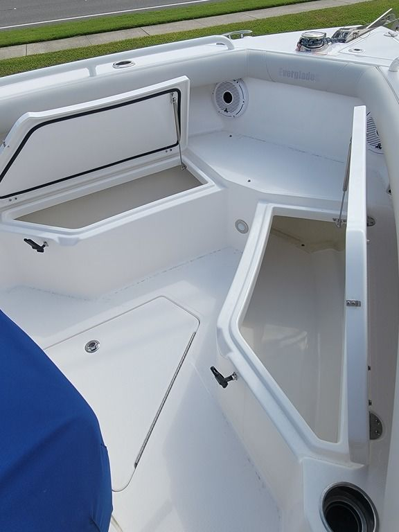 2020 Everglades 255CC - Image 13