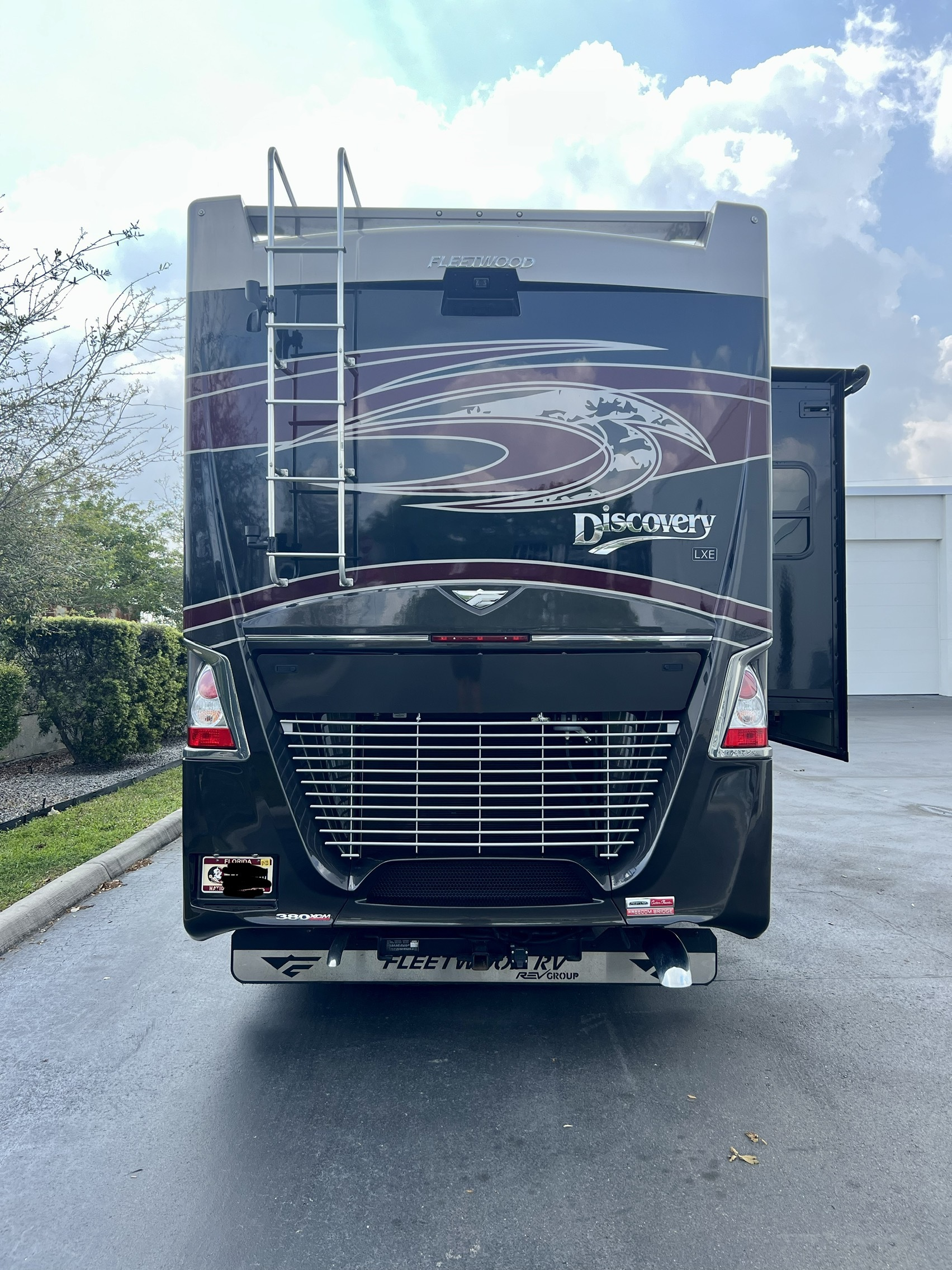 2020 Fleetwood Discovery LXE 40G - Image 25