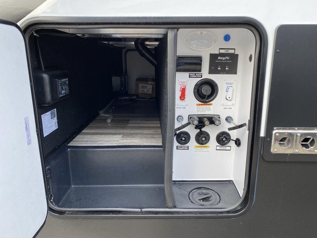 2022 Dutchmen Voltage 4145 - Image 18